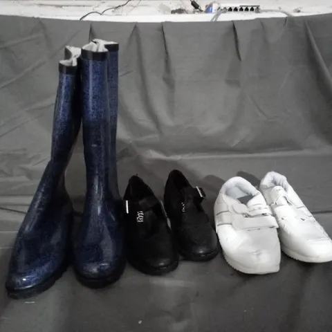 APPROXIMATELY 10 PAIRS OF ASSORTED KIDS SHOES IN VARIOUS STYLES AND SIZES