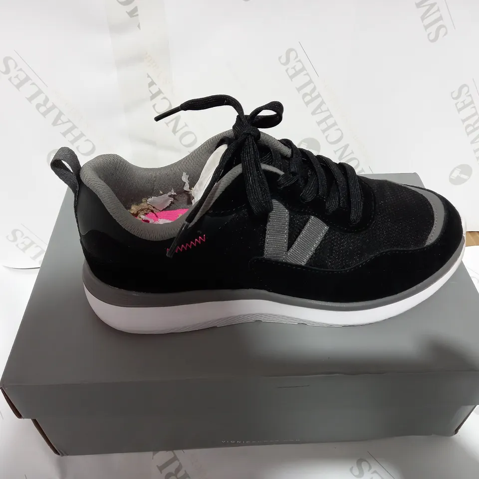 BOXED PAIR OF VIONIC BLACK TRAINERS  - SIZE 6
