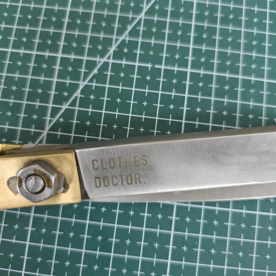 CLOTHES DOCTOR SCISSORS – GOLD-TONE TAILOR'S SNIPS