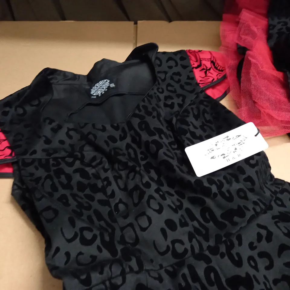 LOT OF 4 HEART AND ROSES DRESS - VARIOUS SIZES