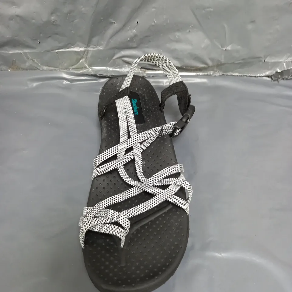 SKECHERS OUTDOOR LIFESTYLE SANDALS BLACK SIZE 8