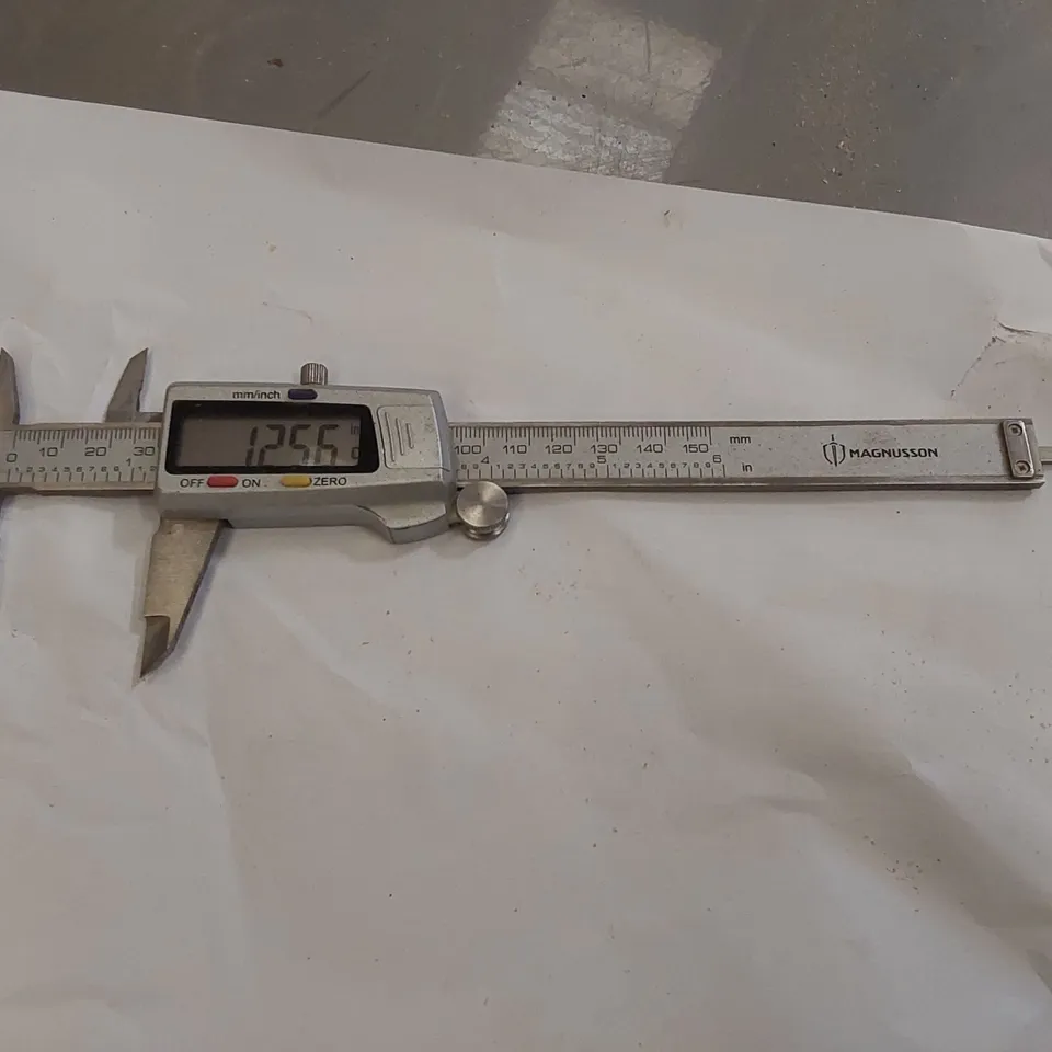 MAGNUSSON DIGITAL MEASURING CALIPER GAUGE 