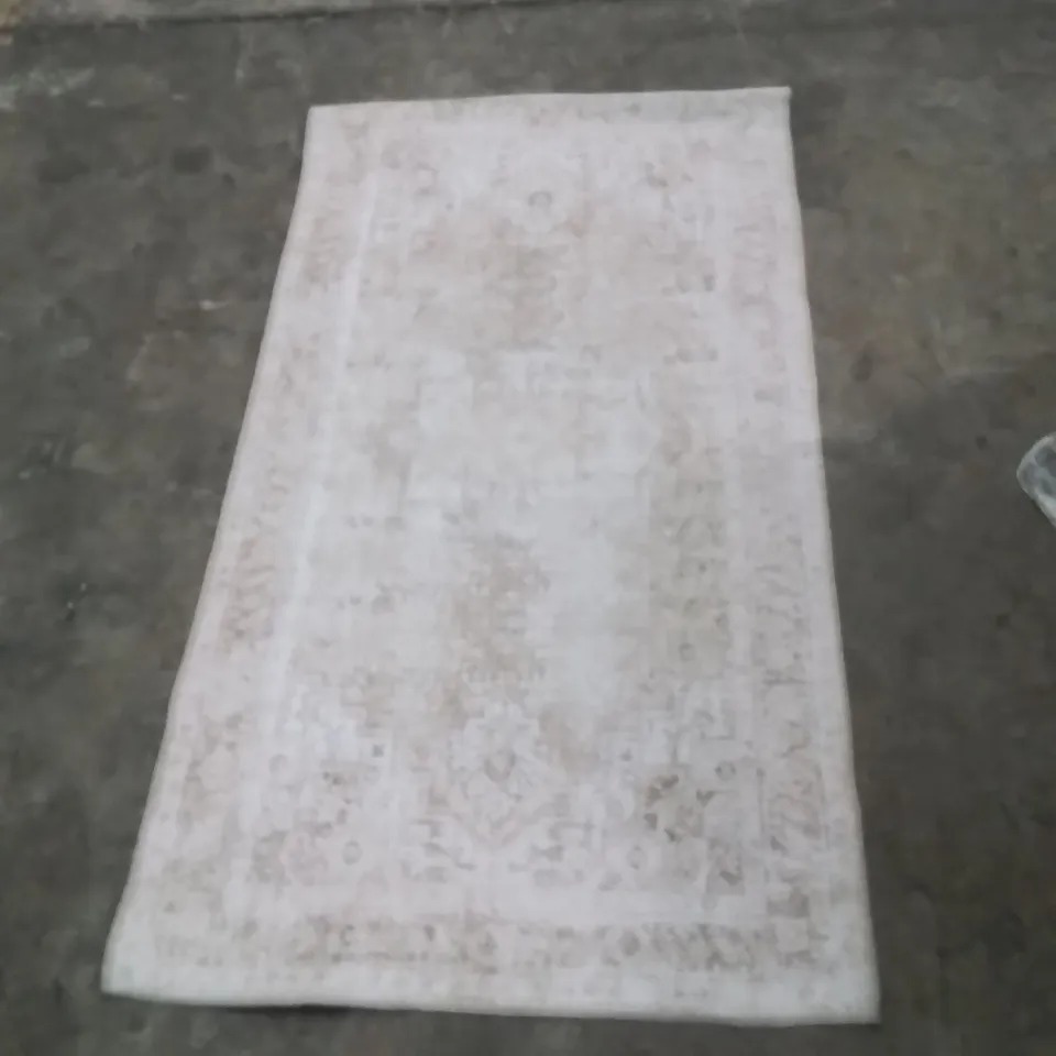 QUALITY DESIGNER AREA RUG - APPROXIMATELY 140X80CM