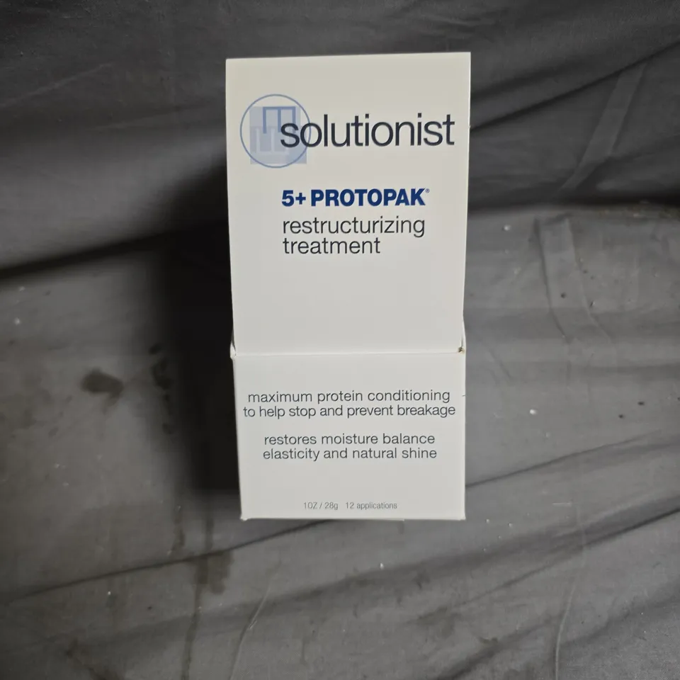 APPROXIMATELY 12 X 5 SOLUTIONIST RESTRUCTURIZING TREATMENT PACKS BY MATRIX ESSENTIALS