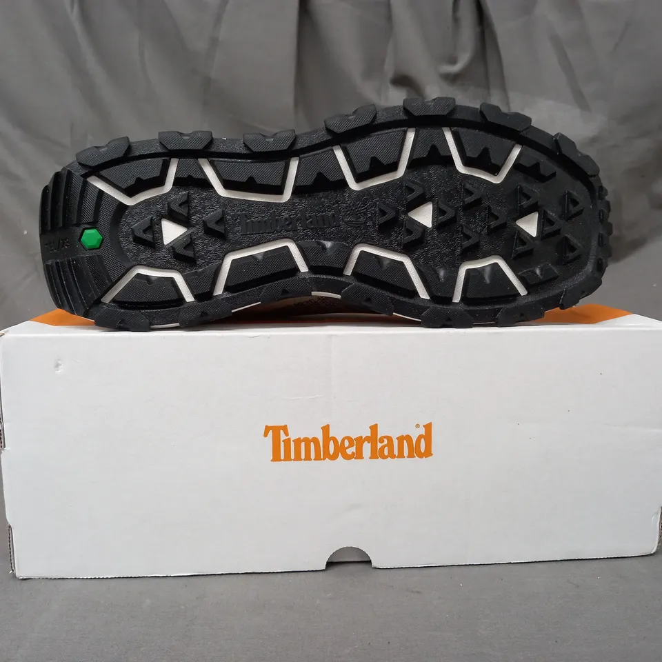 BOXED PAIR OF TIMBERLAND WINSOR TRAIL SHOES IN LIGHT BROWN MESH UK SIZE 9