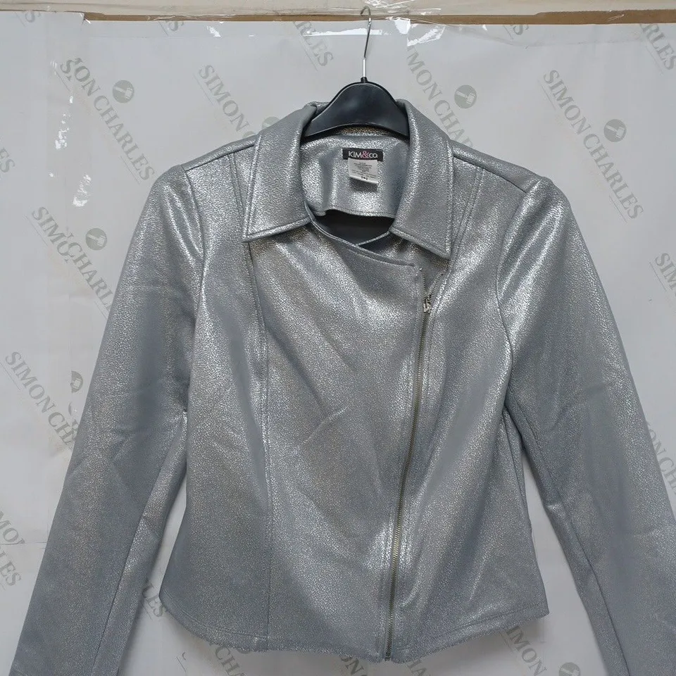 APPROXIMATELY 6 KIM&CO JACKETS IN VARIOUS COLOURS AND SIZES TO INCLUDE SIZE S/P, M