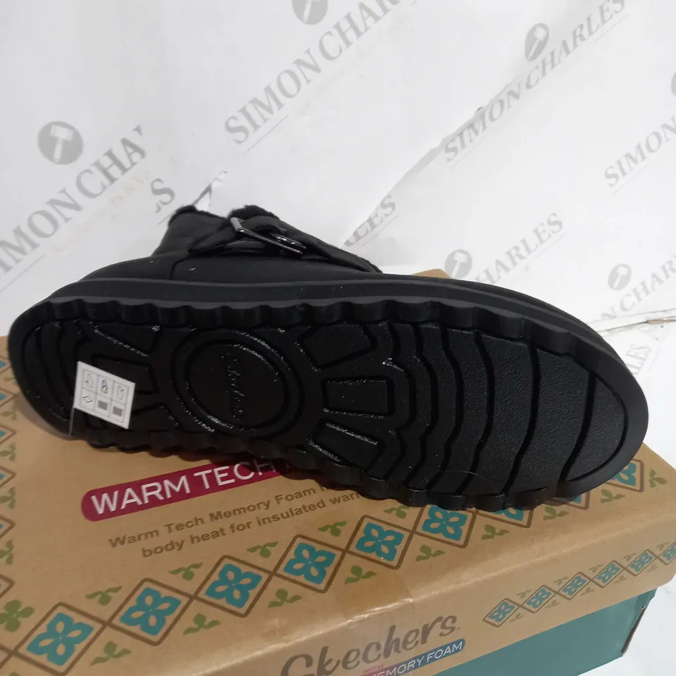 BOXED PAIR OF SKECHERS CABIN FEELS BOOTS BLACK SIZE 3