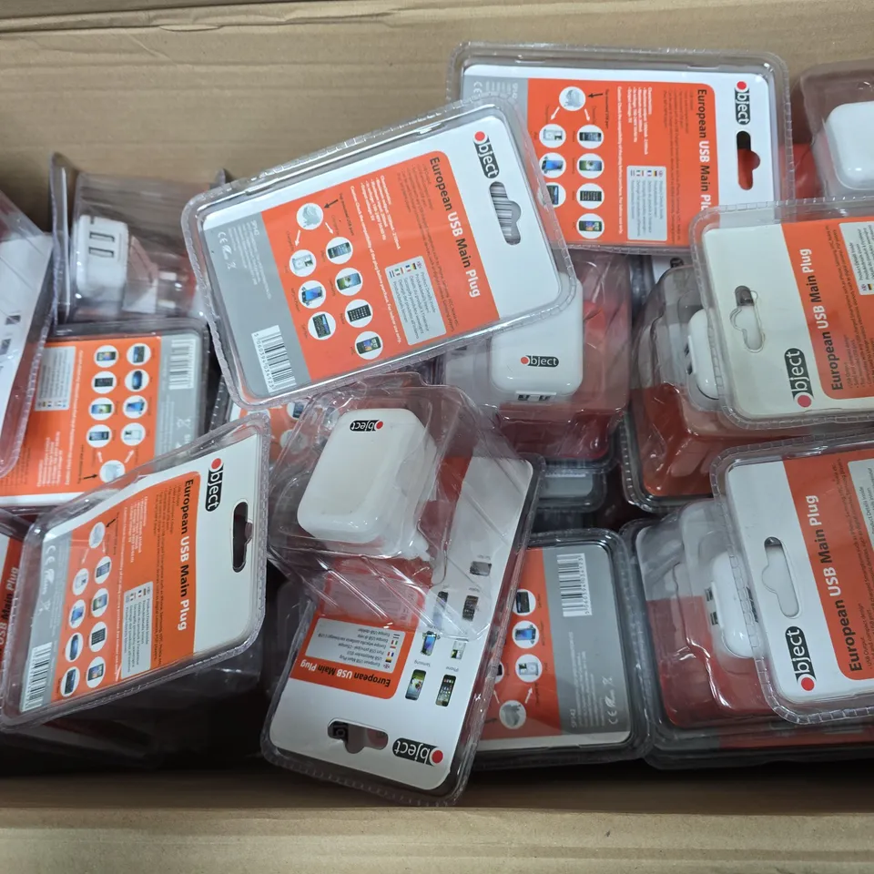 APPROXIMATELY 20 OBJECT EUROPEAN USB MAIN PLUGS