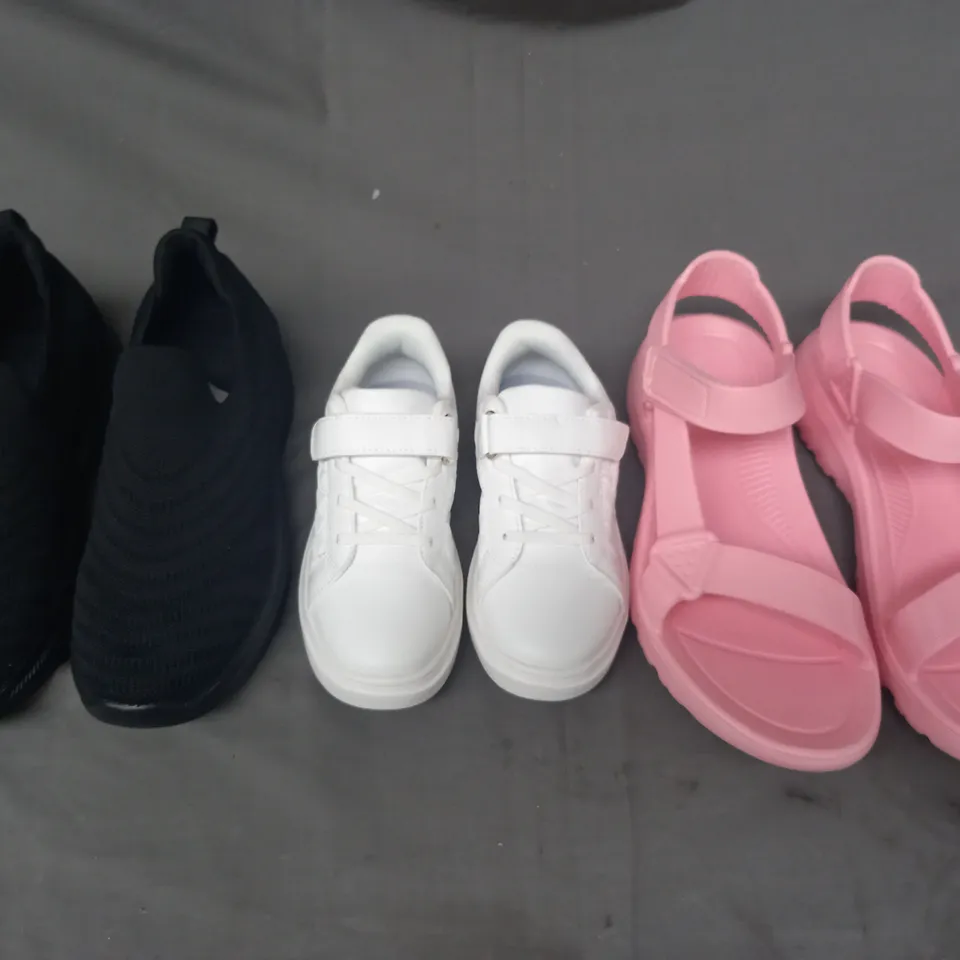 BOX OF APPROXIMATELY 15 ASSORTED PAIRS OF SHOES AND FOOTWEAR ITEMS IN VARIOUS COLOURS, STYLES, AND SIZES - COLLECTION ONLY