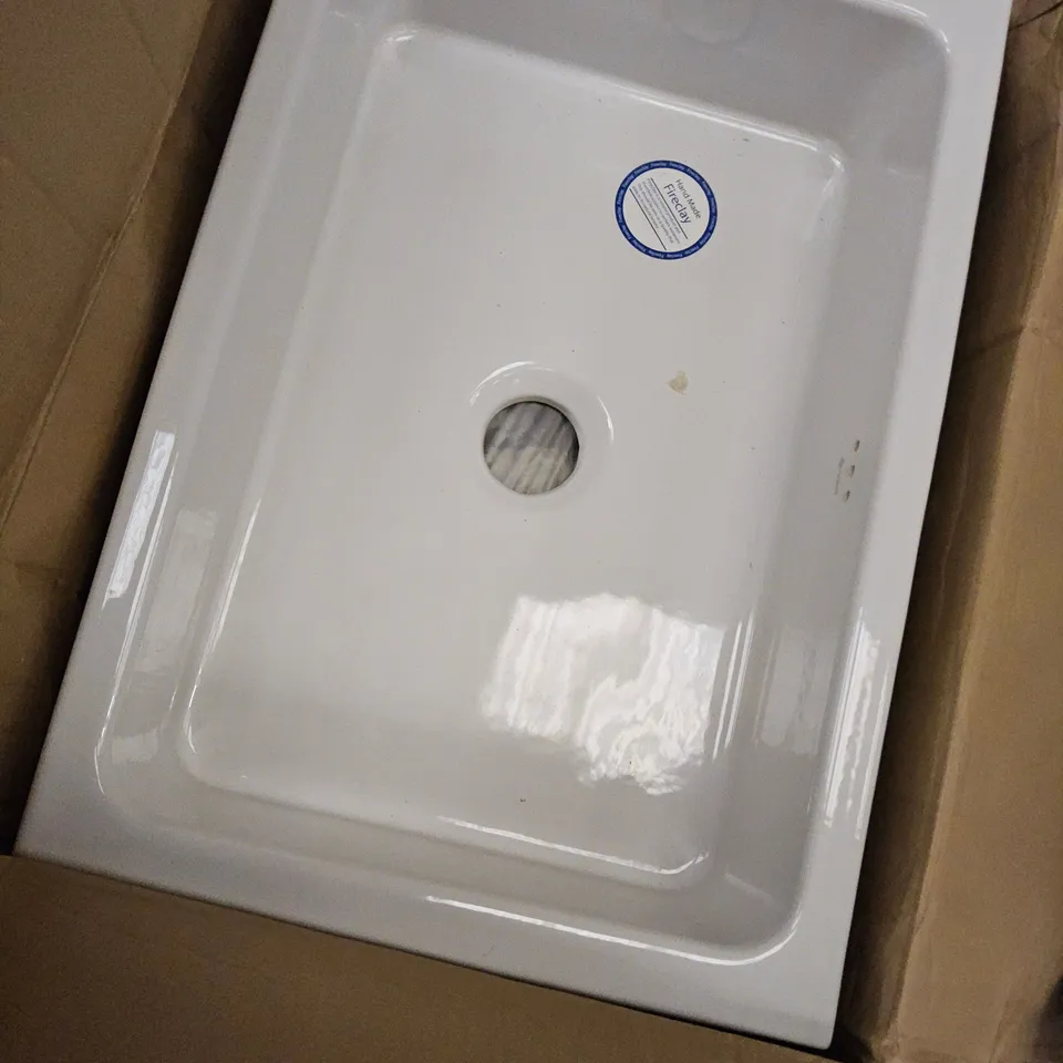 BOXED WILPSHIRE 800 WHITE CERAMIC SINK