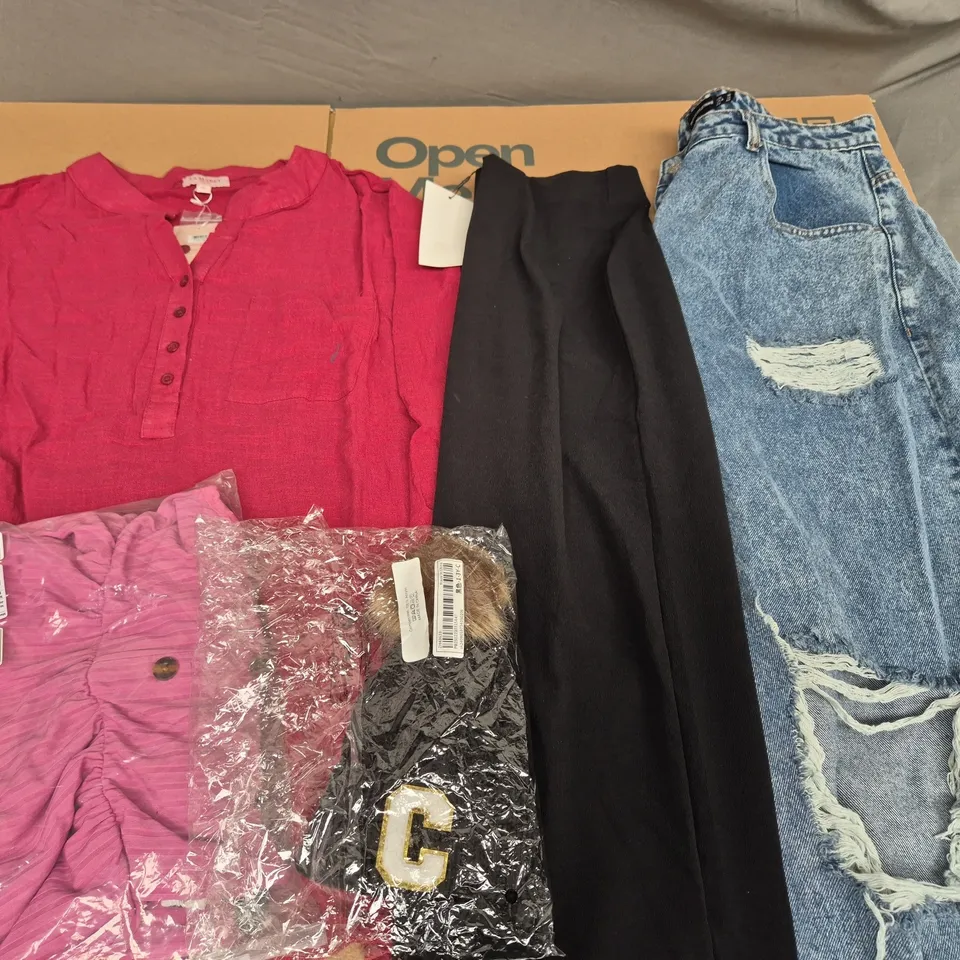 LARGE QUANTITY OF ASSORTED CLOTHING ITEMS TO INCLUDE ZARA AND PRETTYLITTLETHING