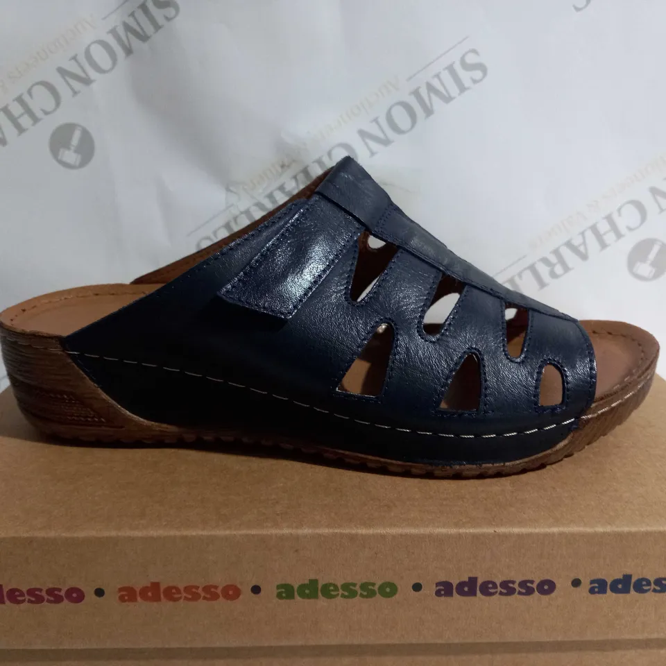 BOXED PAIR OF ADESSO FRANCES MULES IN NAVY UK SIZE 6