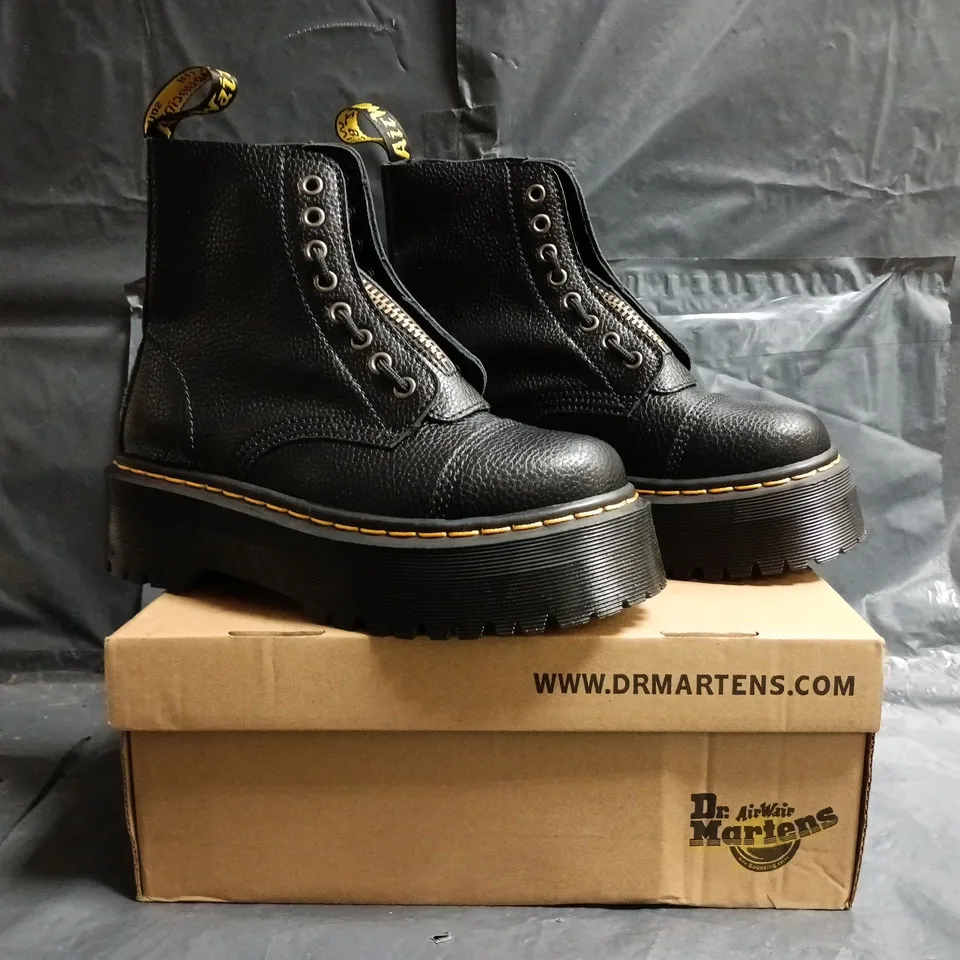 BOXED PAIR OF DR MARTENS ANKLE BOOTS IN BLACK SIZE UK 5.5