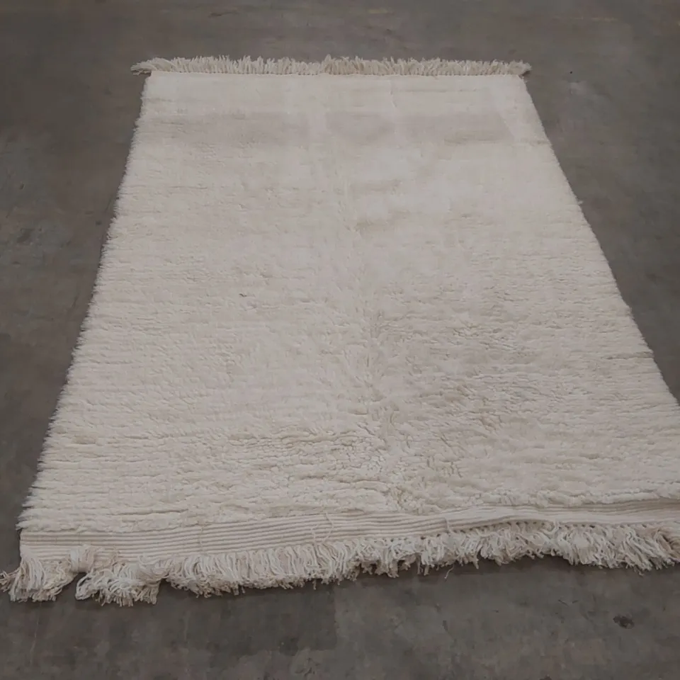 QUALITY DESIGNER AREA RUG - APPROXIMATELY 225 x 160cm