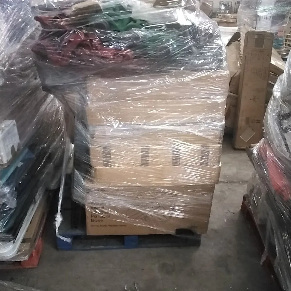 PALLET OF ASSORTED HOUSEHOLD GOODS AND PRODUCTS TO INCLUDE; PARASOL BASE, 4 SEATER RATTAN SET, FOLDING CHAIRS, SUN LOUNGERS, COOLER ETC