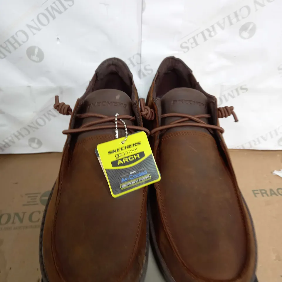 BOXED PAIR OF SKECHERS STREETWEAR AIR-COOLED SHOES SIZE 9