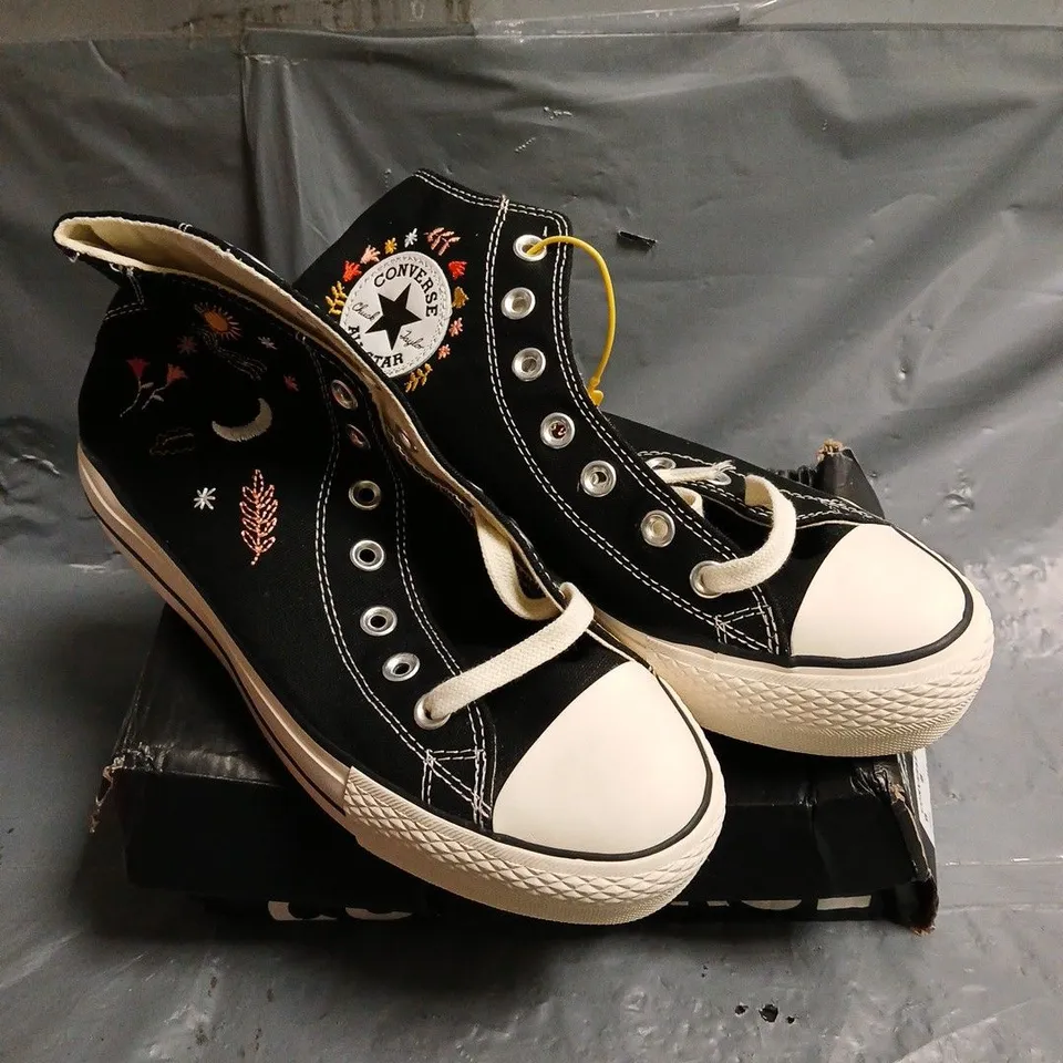 PAIR OF CONVERSE CHUCK 70 HI UNISEX TRAINERS - 6