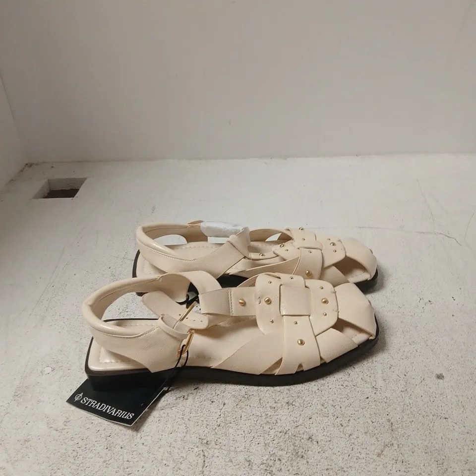 STRADIVARIUS BEIGE SANDALS – UK 5 (EU 38) LEATHER-LOOK, SIZE