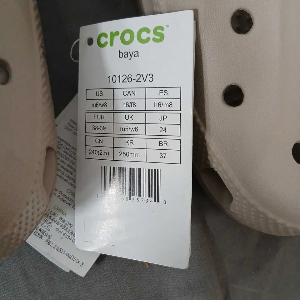 CROCS BAYA SANDALS – CREAM/BEIGE, UK SIZE 4 (EU 37)