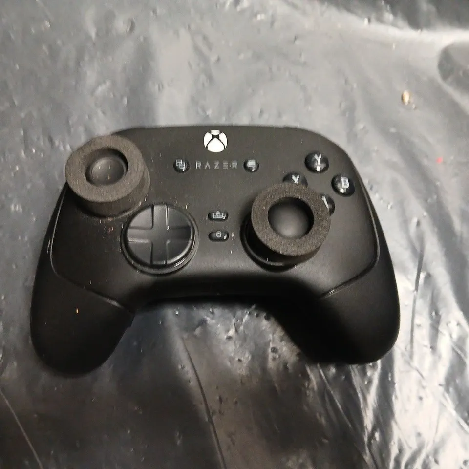 RAZER WOLVERINE V3 PRO WIRELESS GAMING CONTROLLER FOR XBOX – BLACK (RZ06-0520) WITH CARRY CASE