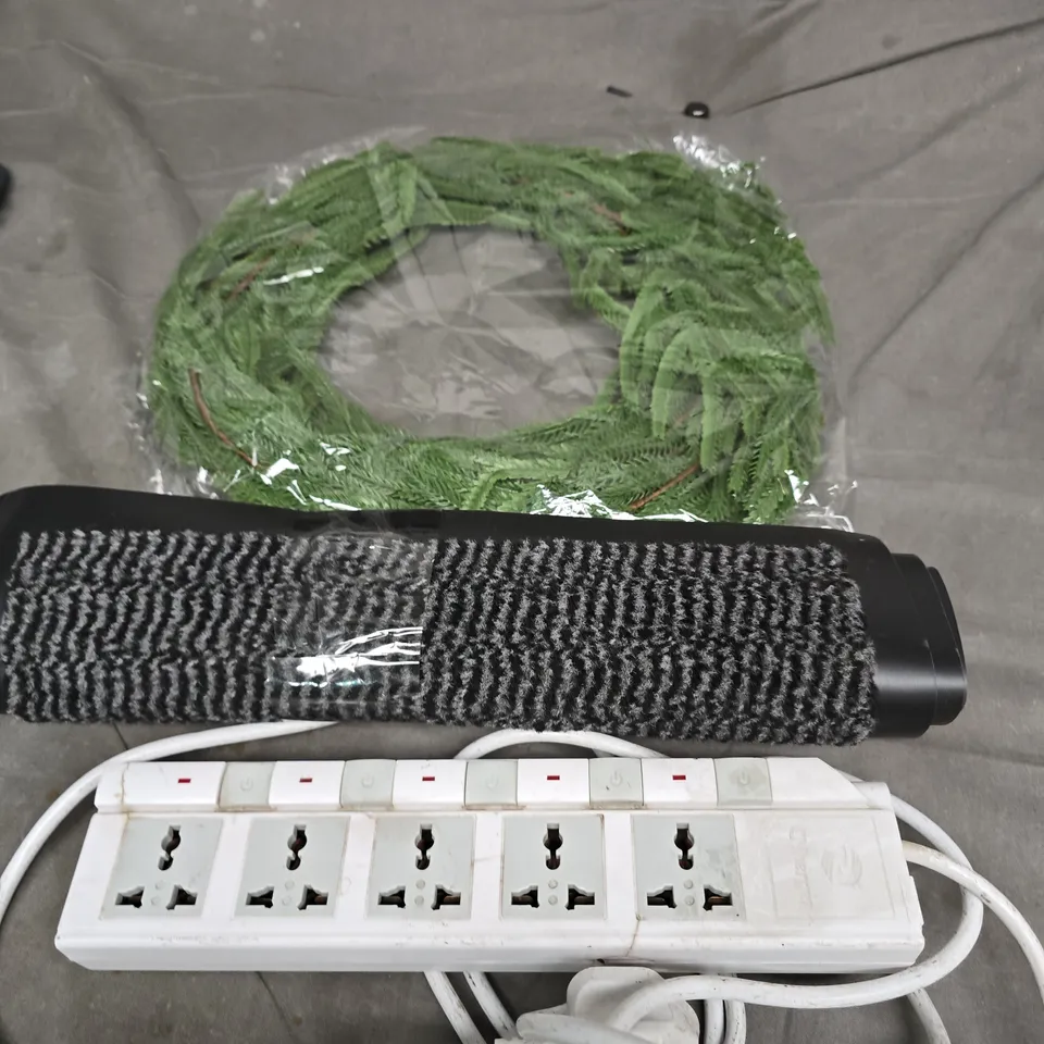 BOX OF APPROXIMATELY 15 ASSORTED HOUSEHOLD ITEMS TO INCLUDE CARPET RUNNER, 5 GANG EXTENSION LEAD AND A WREATH