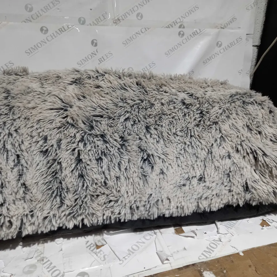 COZEE PAWS FLUFFIE RECTANGLE PLUSH DOG BED - LARGE