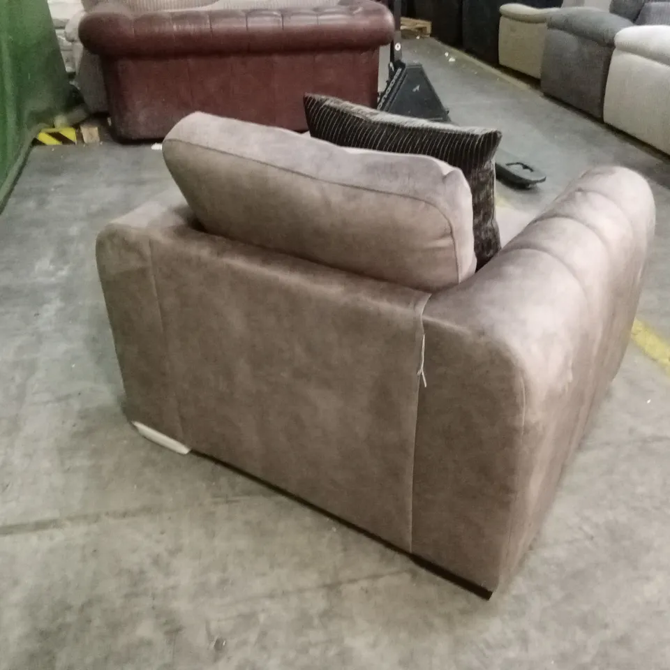 AMARA SNUGGLE CHAIR RRP £1099