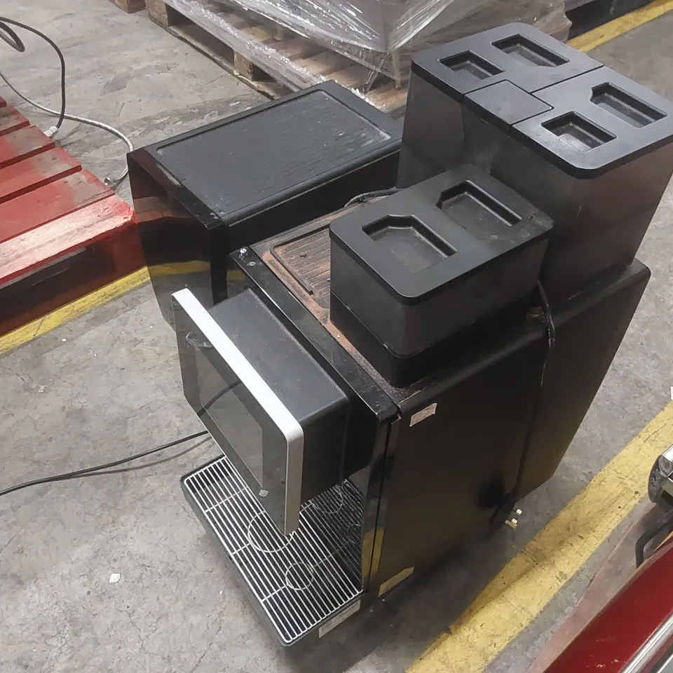 FRANKE A600 COMMERCIAL COFFEE MACHINE WITH MILK CHILLER (2 ITEMS)