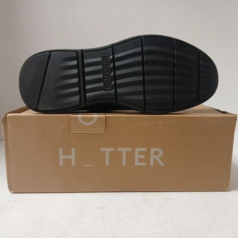 BOXED PAIR OF HOTTER LACE UP SHOES IN BLACK SIZE 9.5