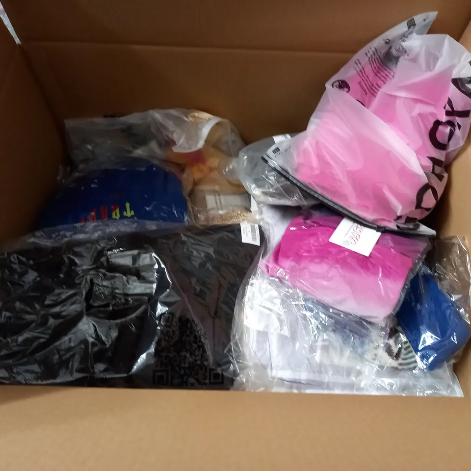 LARGE QUANTITY OF ASSORTED BAGGED CLOTHING ITEMS 