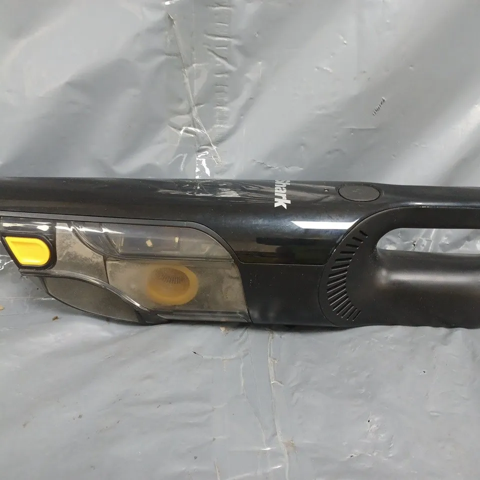 BOXED SHARK CH950UKT CORDLESS HANDHELD VAC RRP £79
