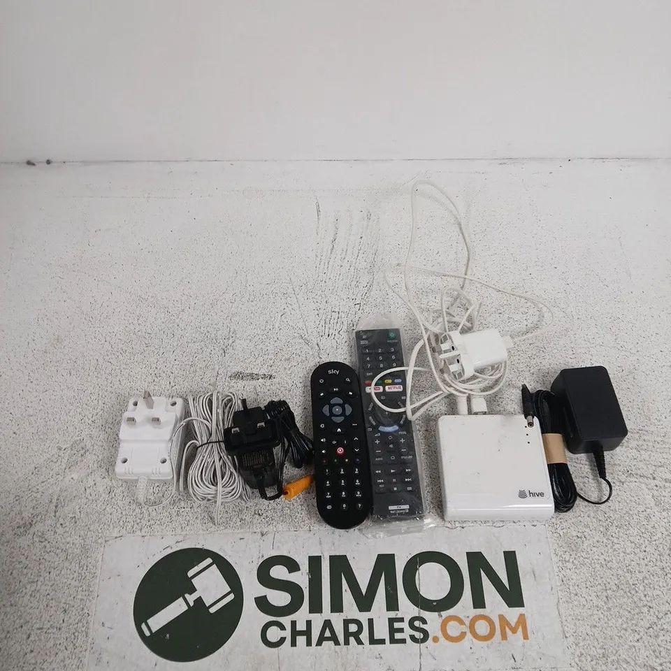 TOTE OF APPROXIMATELY 10 ASSORTED ITEMS INCLUDING SAGEMCOM AC/DC ADAPTER, HIVE NONO 2 HUB V2 AND A TV REMOTE