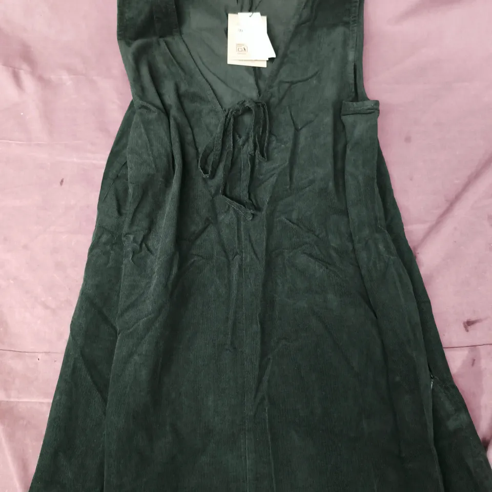 NOBODY'S CHILD NILA PINAFORE MINI DRESS IN GREEN SIZE UK 8