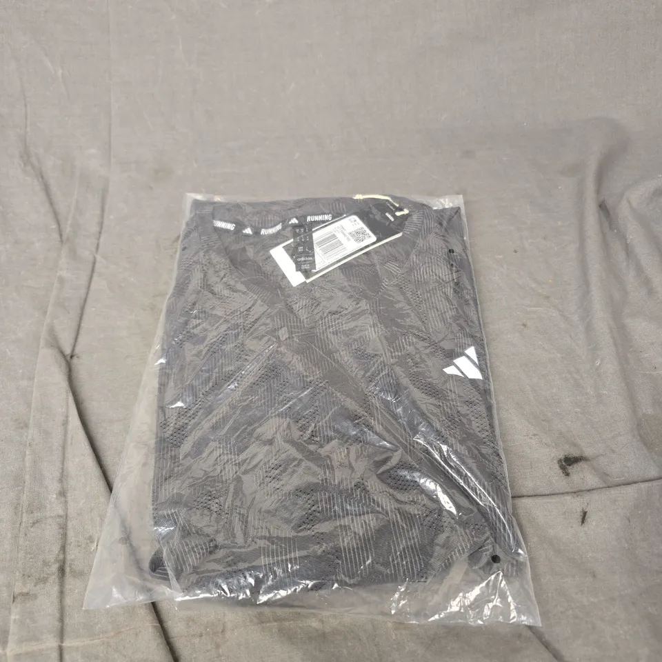 ADIDAS ULTIMATE ENGINEERED RUNNING TEE IN BLACK SIZE M