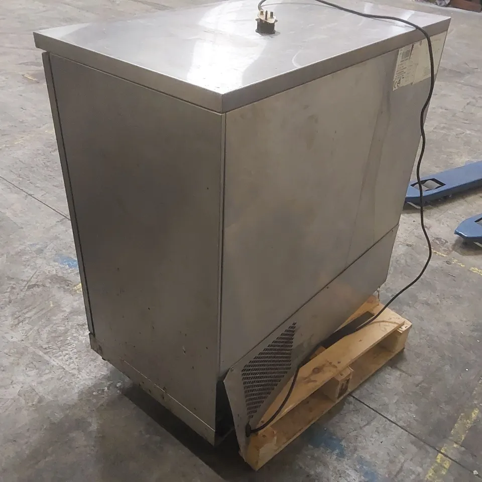 COMMERCIAL DRINKS DISPLAY CHILLER