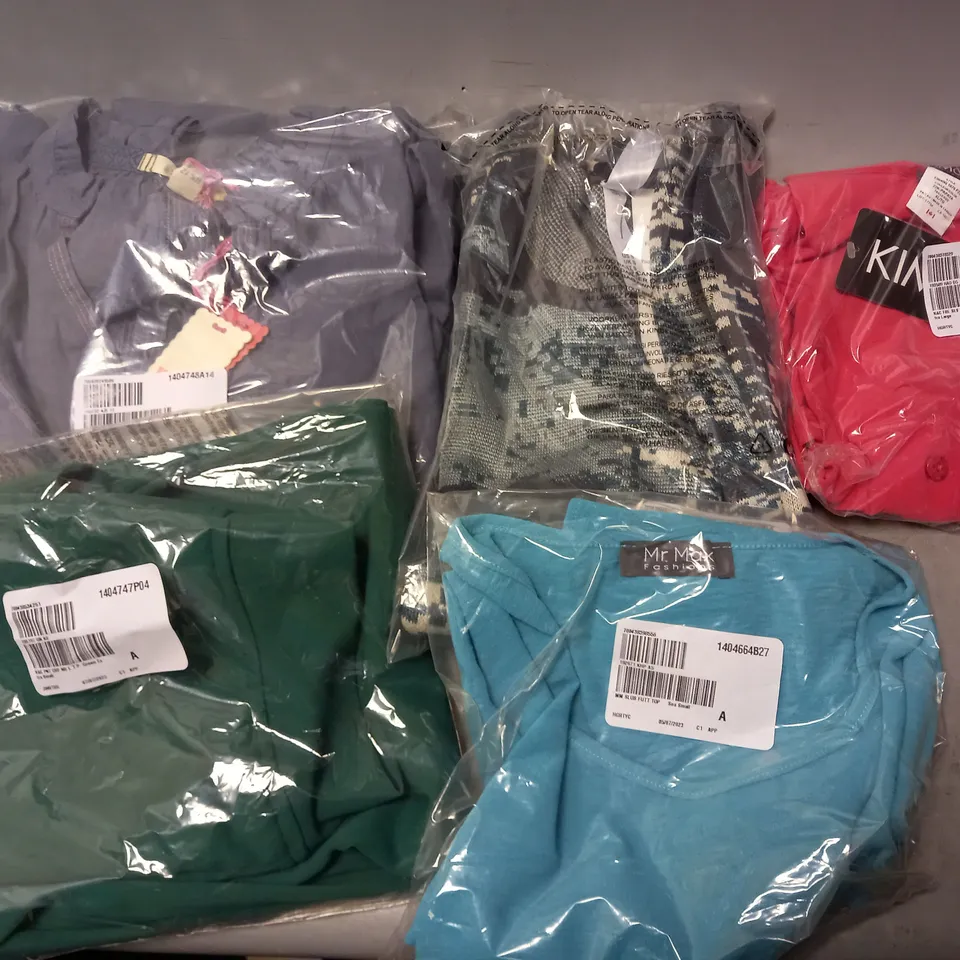 BOX OF APPROXIMATELY 10 ASSORTED CLOTHING ITEMS - TOP, BLOUSE , TANK ETC