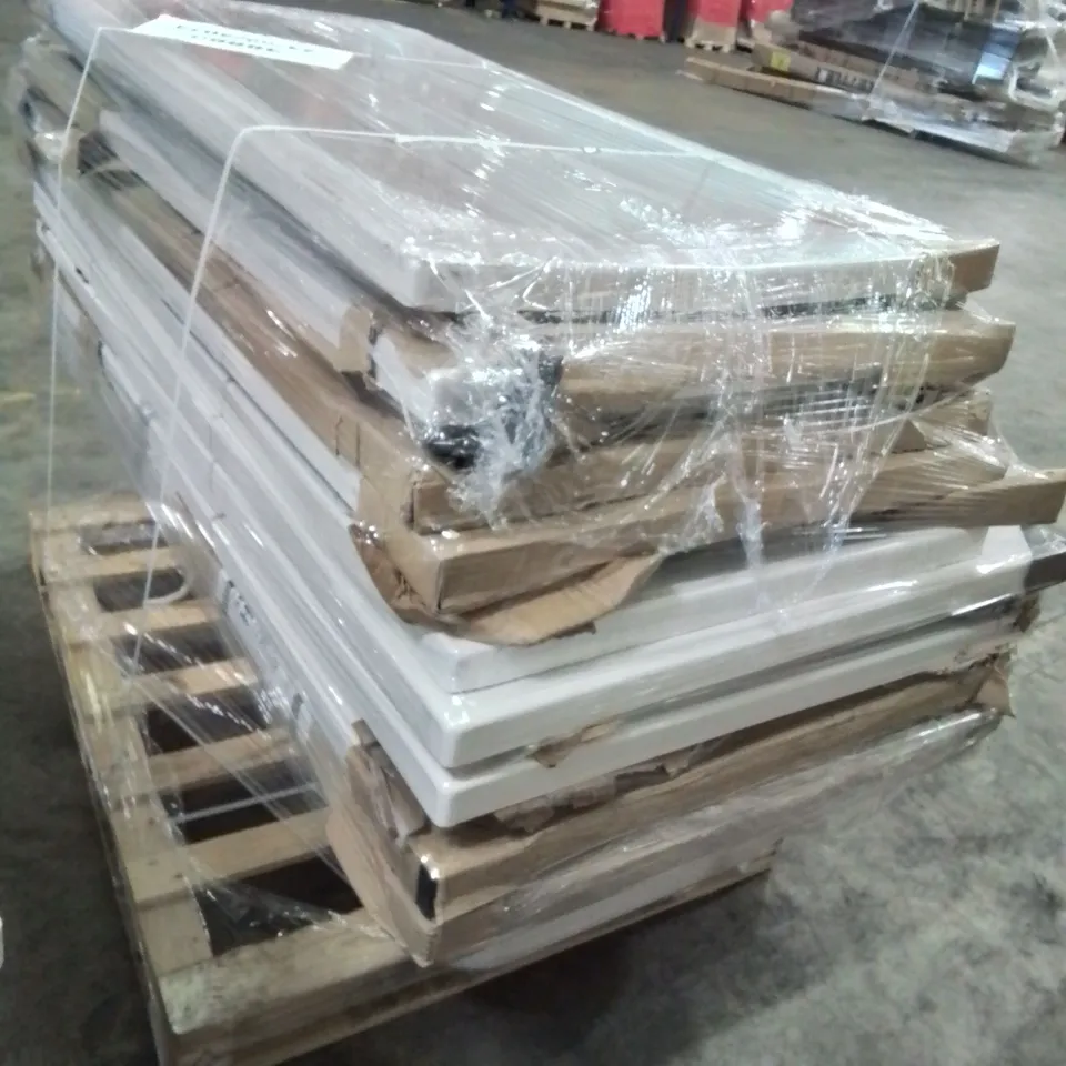 PALLET CONTAINING APPROXIMATELY 9 ASSORTED BATHTUBS