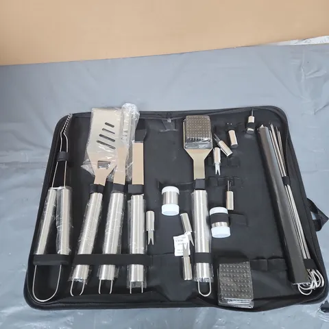 STAINLESS STEEL BARBECUE TOOL SET WITH BLACK CASE