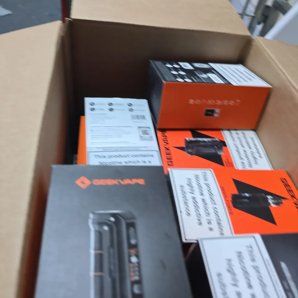 BOX OF APPROXIMATELY 20 ASSORTED GEEK VAPE E CIG ITEMS 