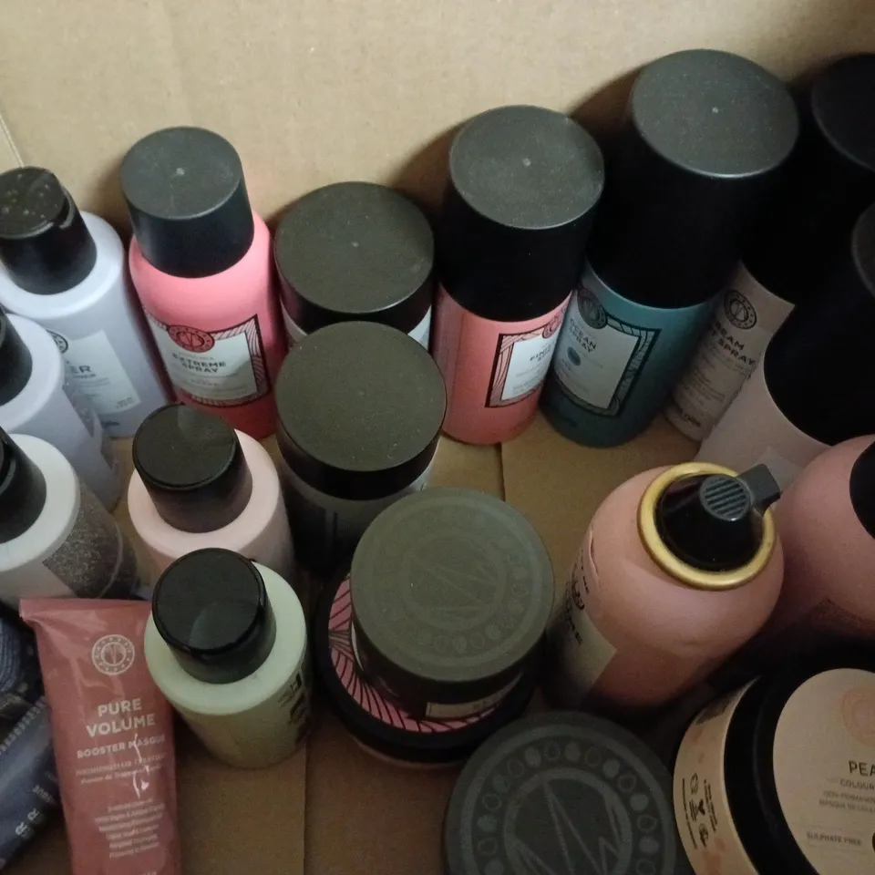 BOX OF APPROXIAMTELY 25 ASSORTED MARIA NILA COSMETIC ITEMS - COLLECTION ONLY