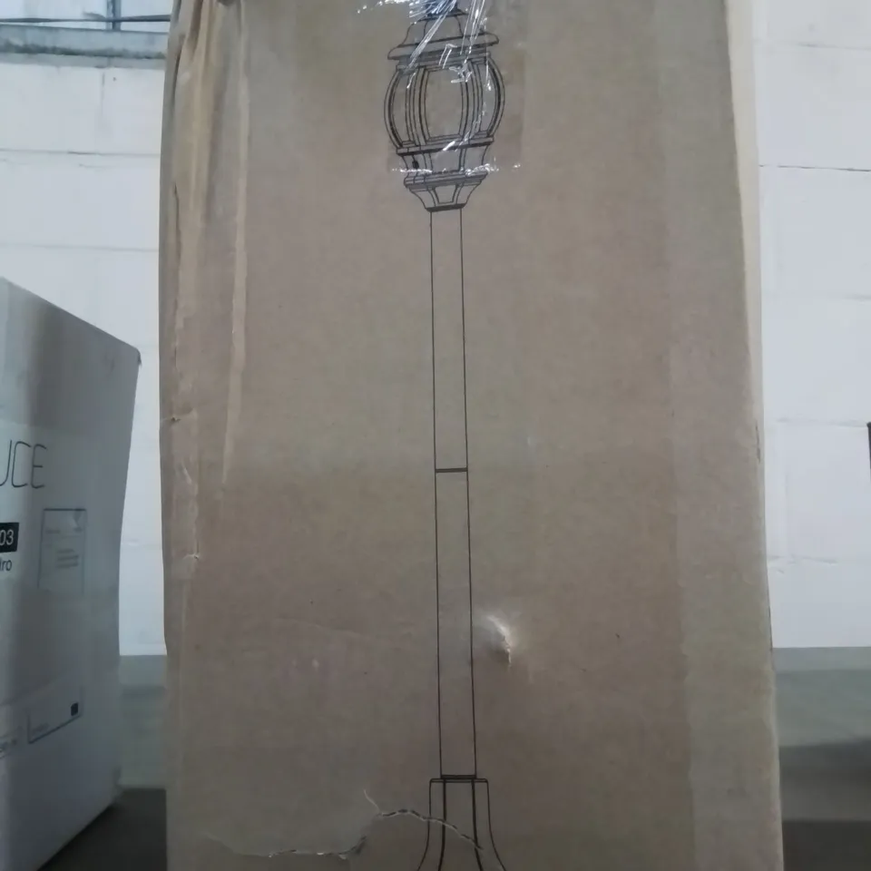 BOXED SHULER LAMP POST