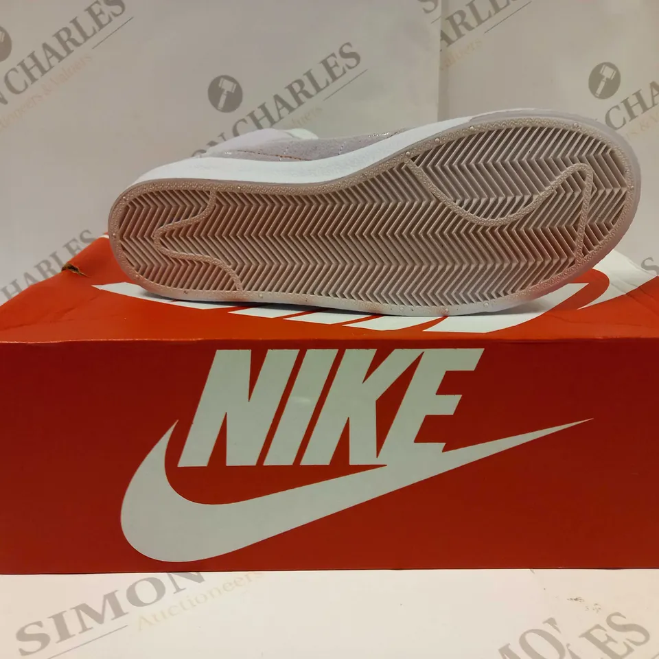 BOXED PAIR OF NIKE DQ6084 BLAZER MID '77 D SHOES UK SIZE 5