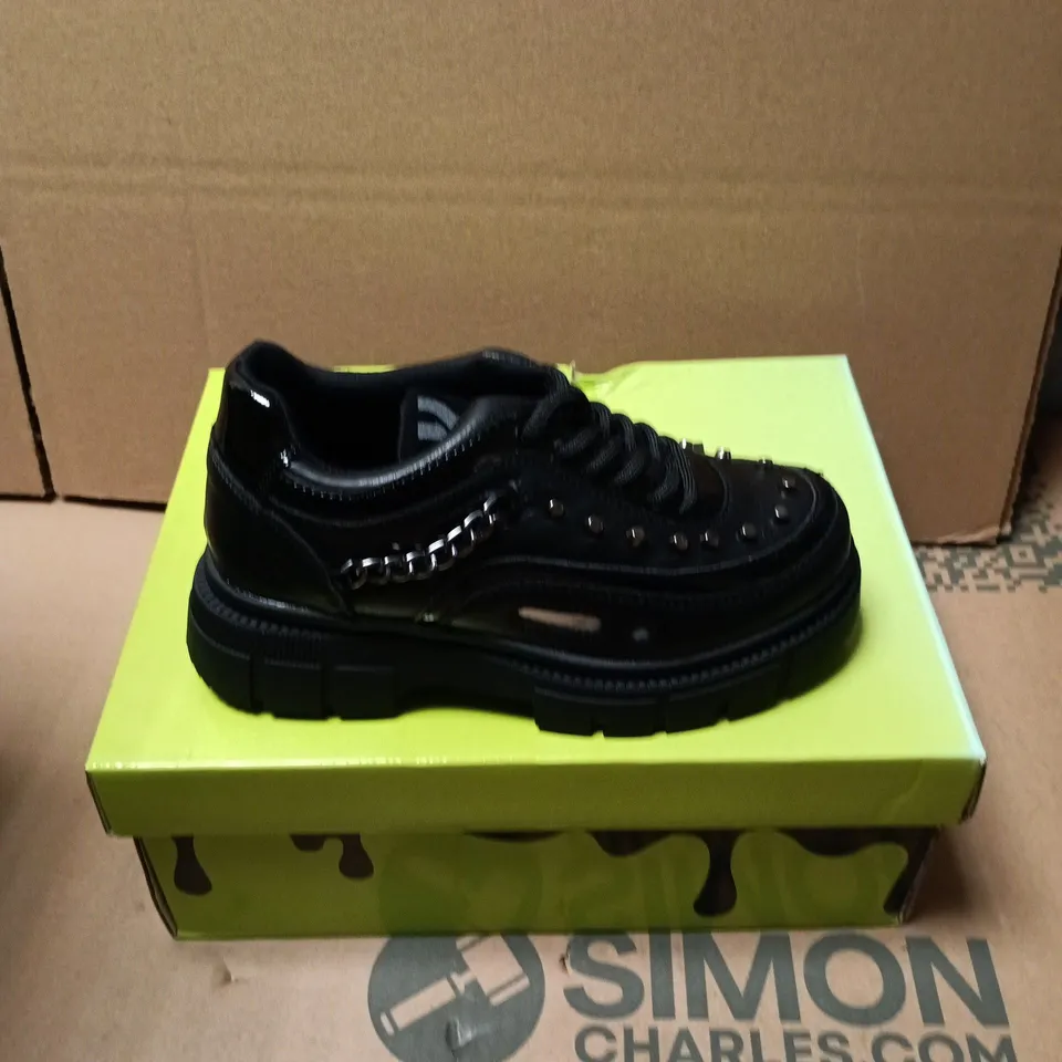 BOXED PAIR OF KOI LIL BANE OF EXILE TRAINERS IN BLACK - UK KIDS SIZE 11