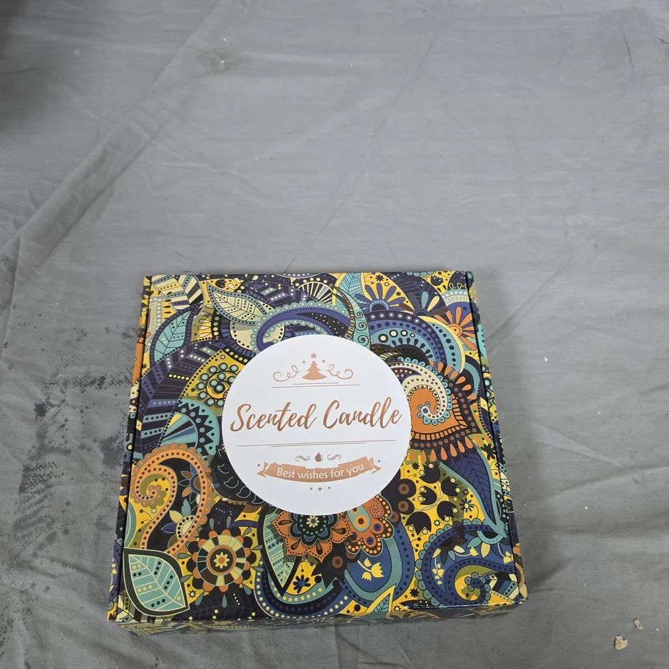 SCENTED CANDLE GIFT SET – 9 DECORATIVE TINS, PAISLEY PATTERN