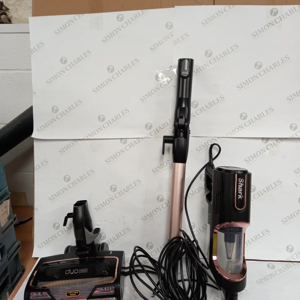 SHARK CORDED STICK VACUUM HZ500UKT
