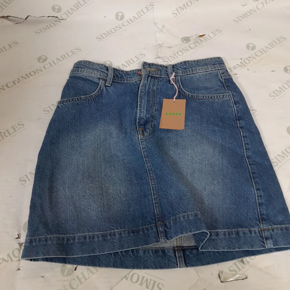 BODEN DENIM MID WASH BLUE SHIRT - SIZE 8