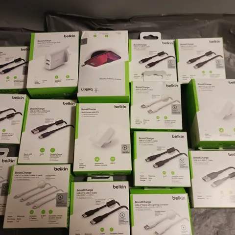 LOT OF ASSORTED BELKIN ITEMS TO INCLUDE 10W CHARGING PADS, USB-C CABLES AND EARBUDS