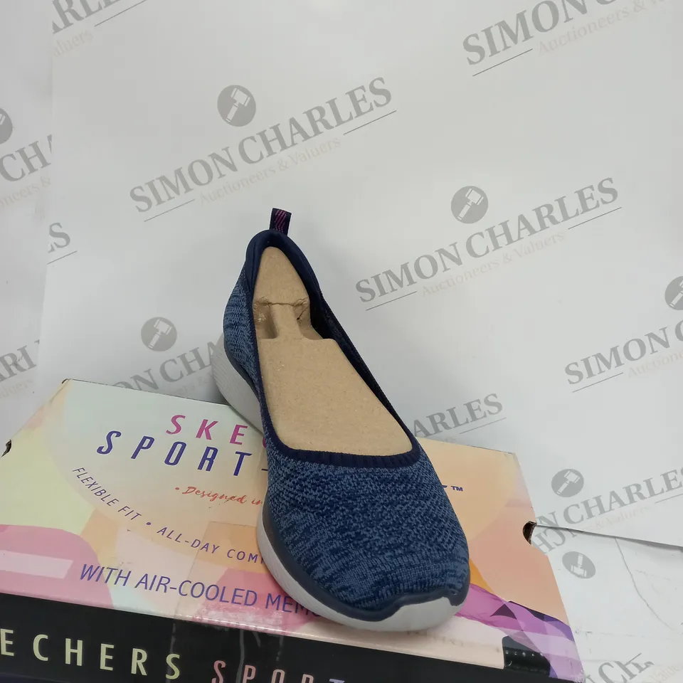 SIZE 5 SKETCHERS MICROBURST PUMP NAVY