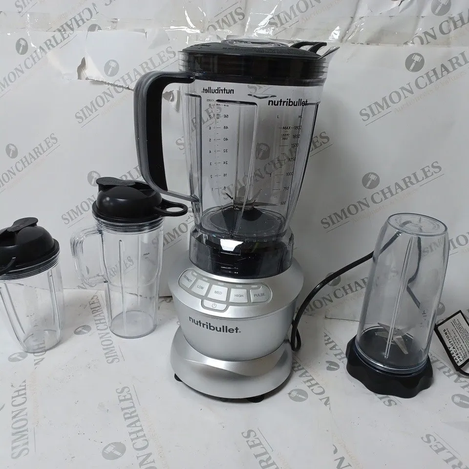 NUTRIBULLET BLENDER AND SMOOTHIE MAKER