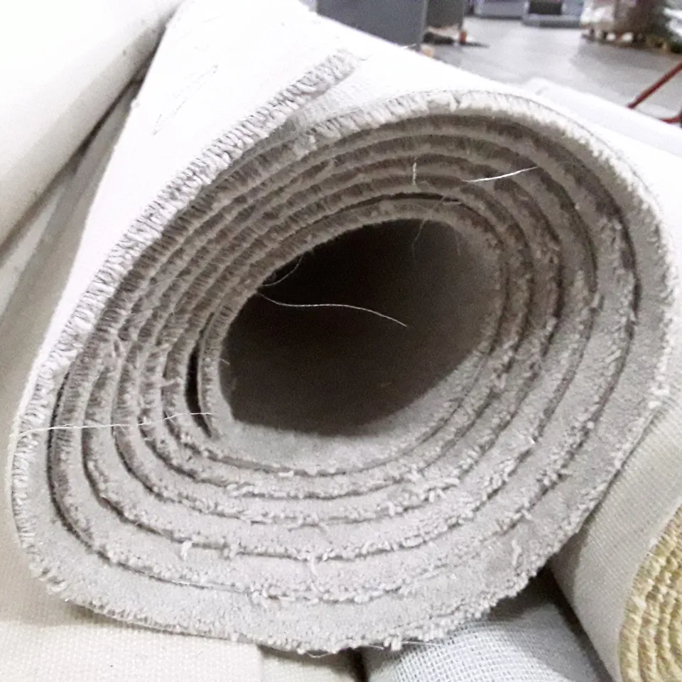 ROLL OF QUALITY CARPET APPROXIMATELY 5×4.02M